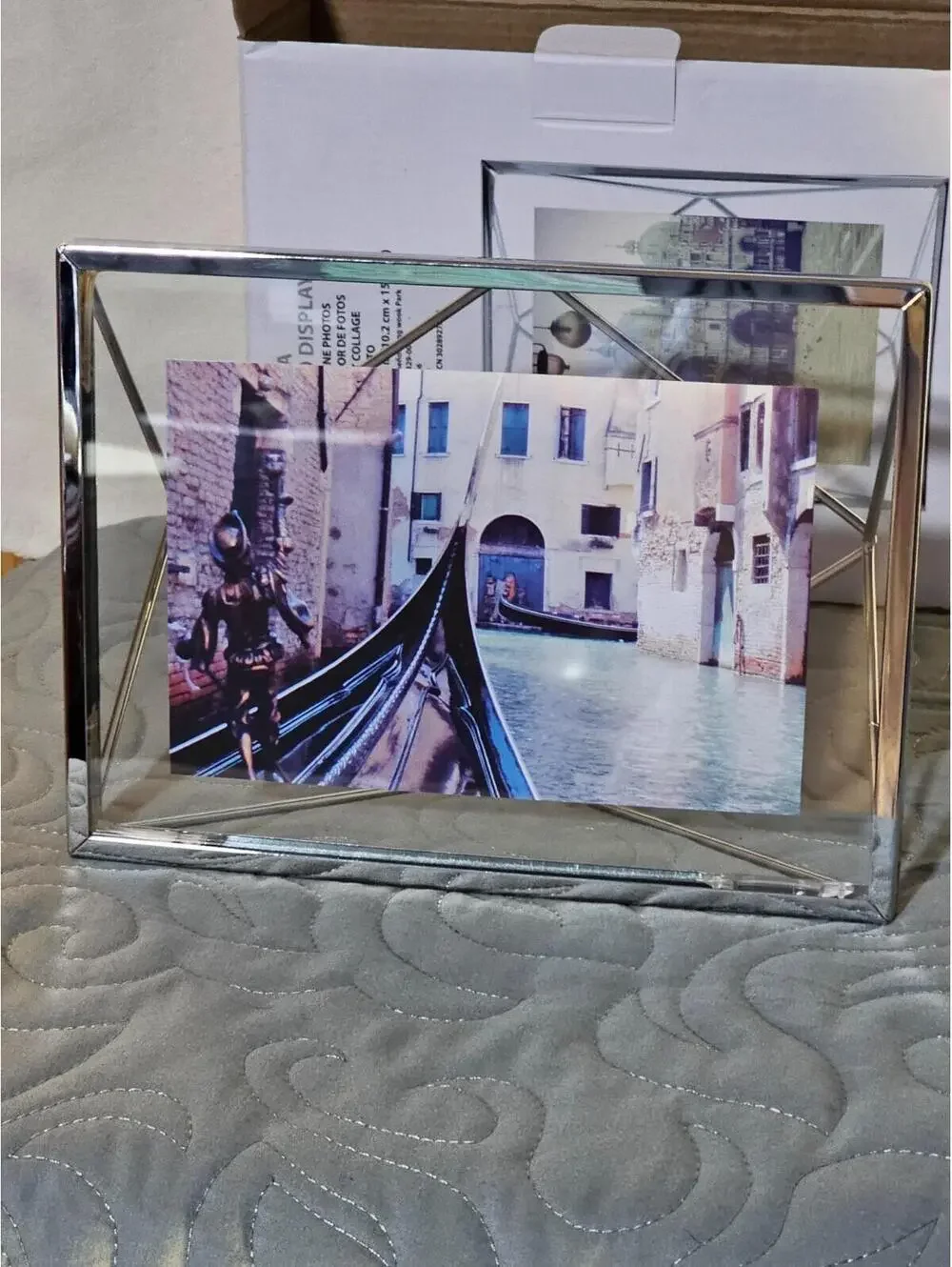 Umbra Prisma Floating Picture Frame – Chrome – 4x6 – New in Box